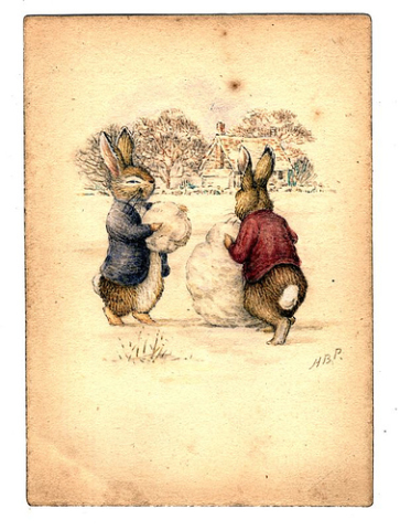 Кролик Питер и Бенджамин Банни лепят снеговика